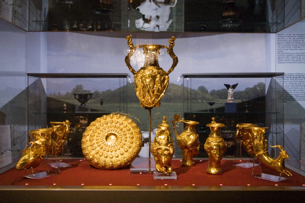 Thracian golden vessels for wine 